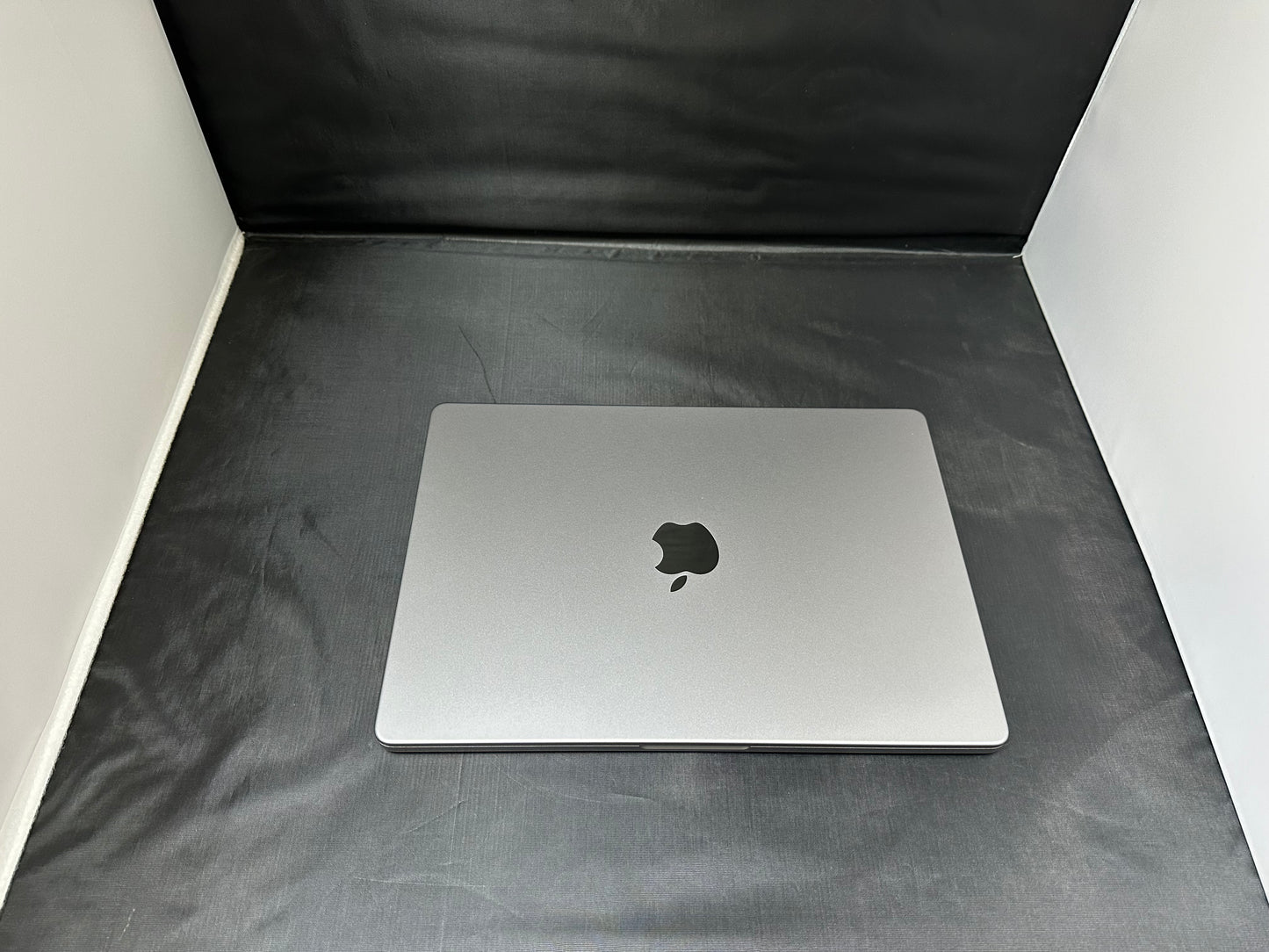 MacBook Pro M1 16gb ram 512gb ssd +512gb external ssd