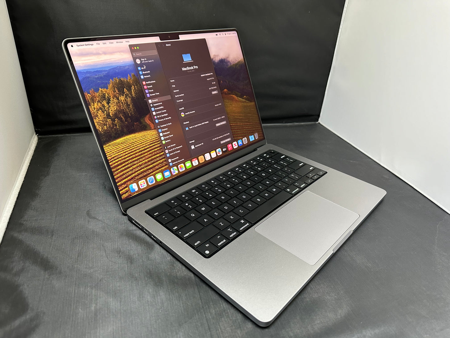 MacBook Pro M1 16gb ram 512gb ssd +512gb external ssd